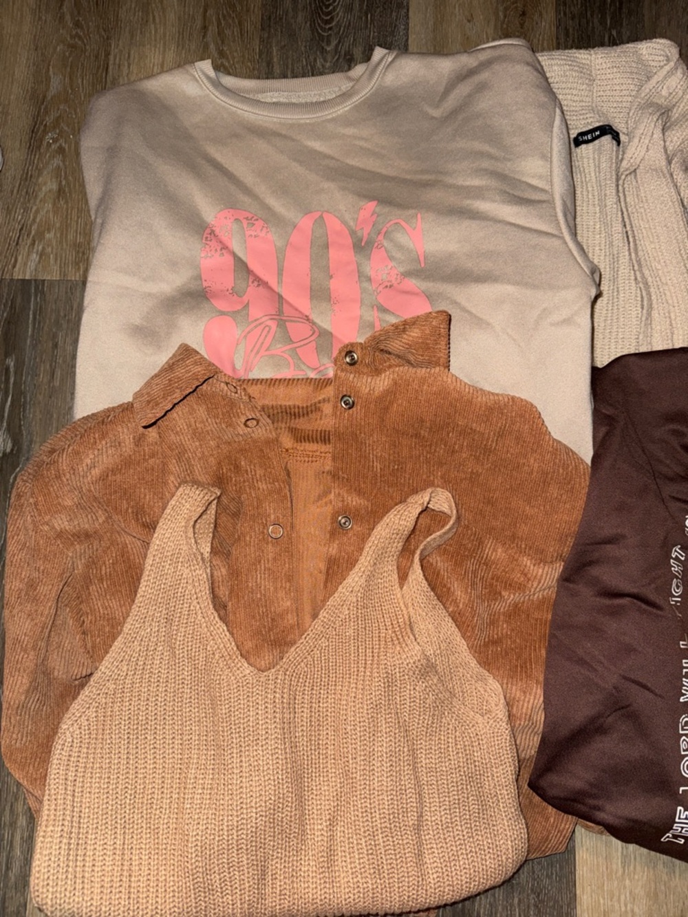 Neutral Beige Graphic Sweatshirt with Pink '90s Print
